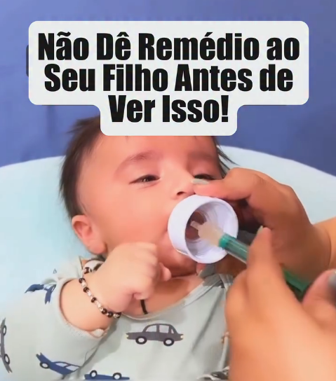 seringa dosadora encaixada no bico de mamadeira para dar remédio a bebê sem choro