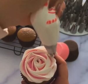Como Fazer Rosa Degradê no Bico de Confeiteiro: Passo a Passo